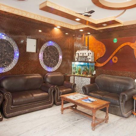 Oyo 343 Pop Life Hotel Banke 외부 사진
